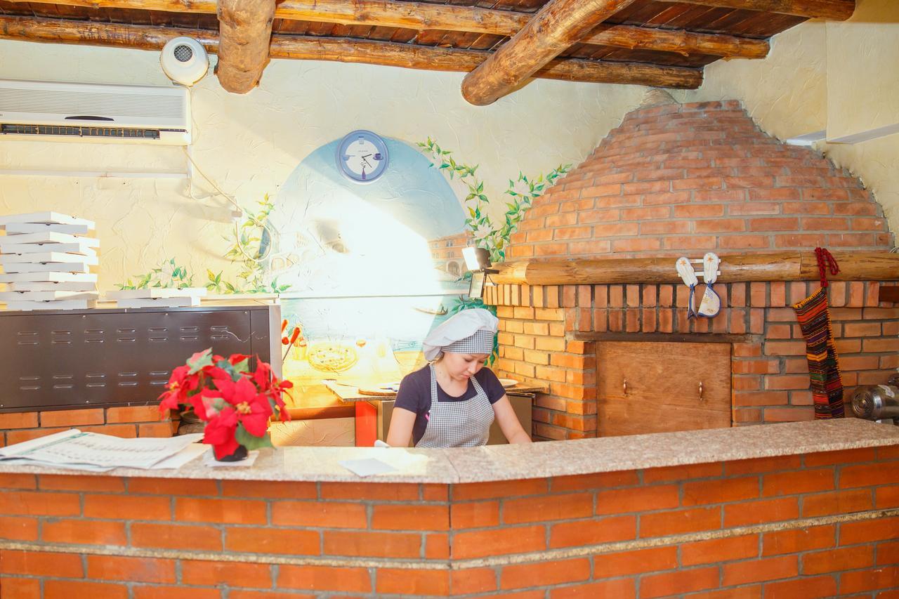 Mini Hotel Venezia Atyraū Eksteriør billede